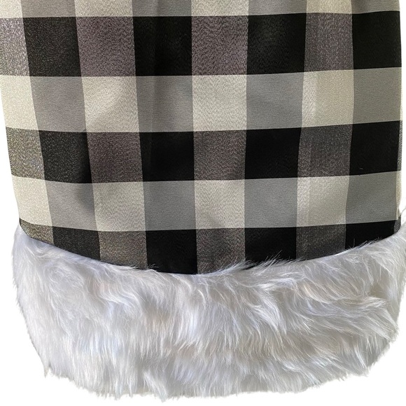 Winter Wonder Lane Buffalo Check 48" White & Black Tree Skirt - Picture 10 of 16